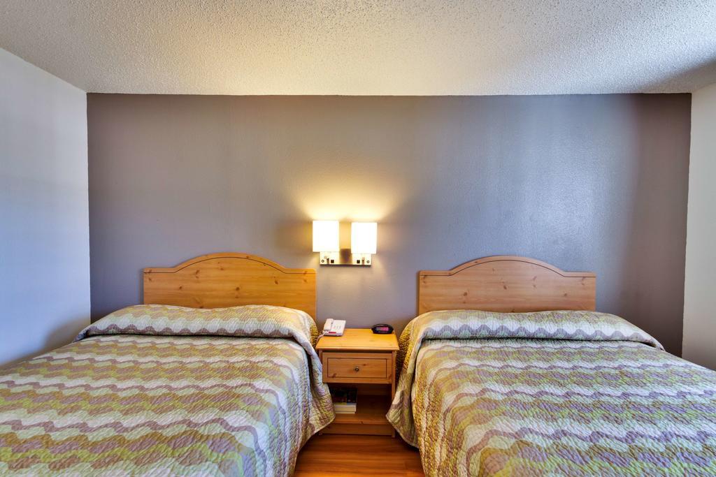 Hotel 6-dallas, Tx - Garland - Northeast 2*