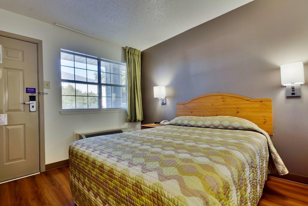 Hotel 6-dallas, Tx - Garland - Northeast 2*